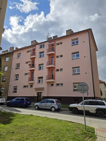 Rekonstrukce bytového domu Sezimova (01)