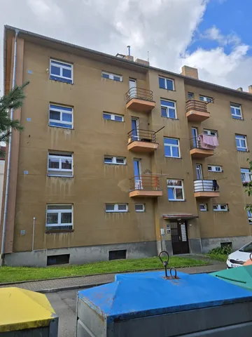 Rekonstrukce bytového domu Sezimova (04)