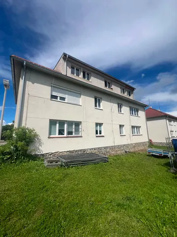 Bytový dům ve Zlivi před rekonstrukcí, pohled ze zahrady