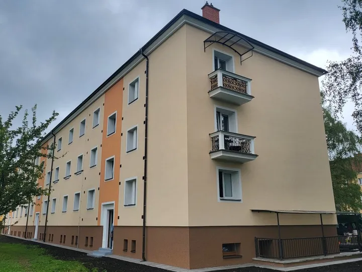 Rekonstrukce bytového domu na Libuši v Bechyni (02)
