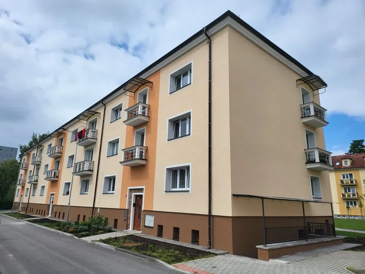 Rekonstrukce bytového domu na Libuši v Bechyni (03)