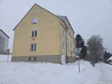 Rekonstrukce bytového domu Lázeňská v Horním Dvořišti (01)