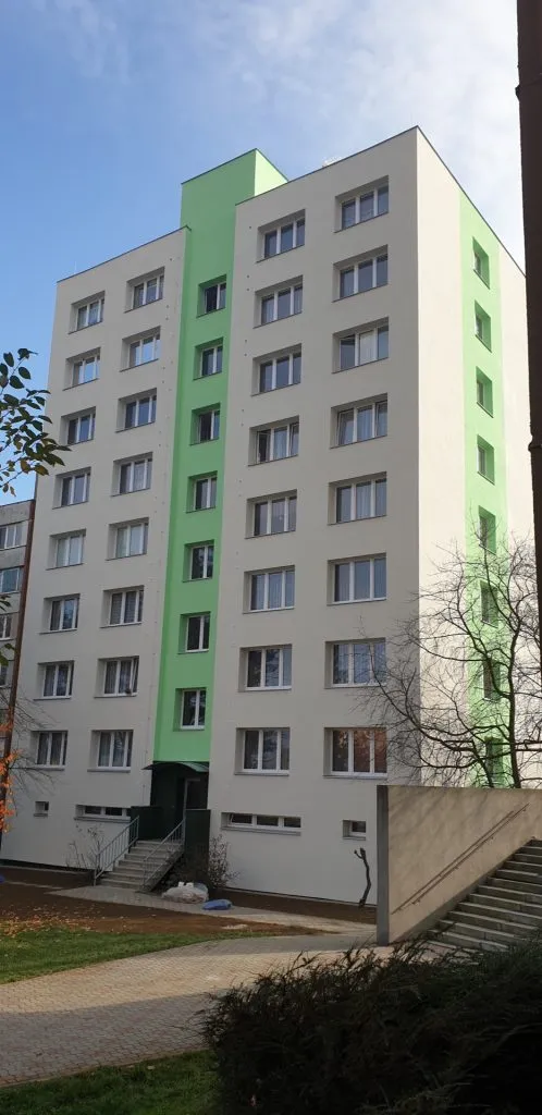 Bytový dům po zateplení fasády (05)