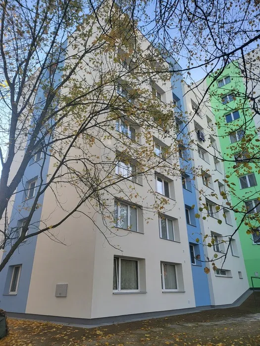 Bytový dům po zateplení fasády (08)