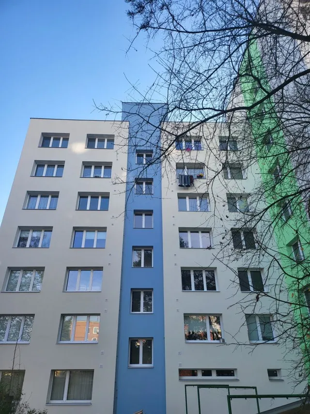 Bytový dům po zateplení fasády (09)