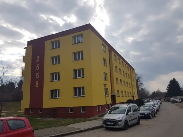 Bytový dům po zateplení fasády (21)