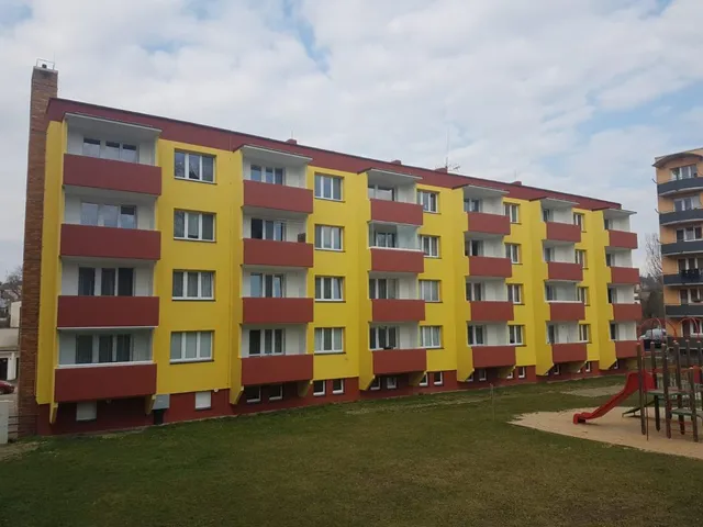 Bytový dům po zateplení fasády (22)