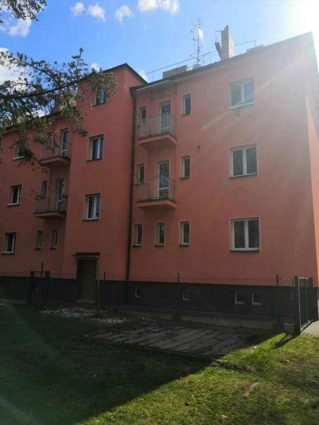Bytový dům po zateplení fasády (23)
