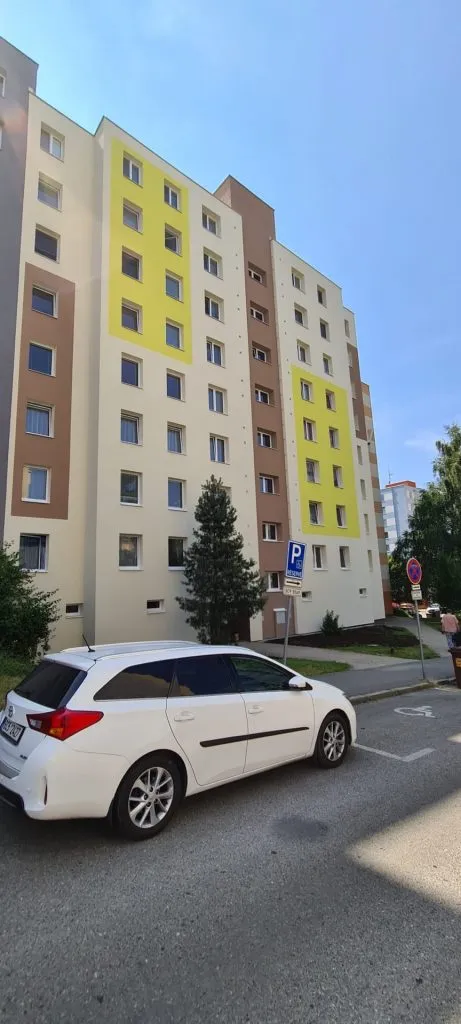 Bytový dům po zateplení fasády (25)