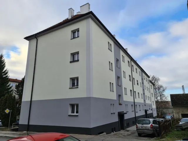 Bytový dům po zateplení fasády (30)