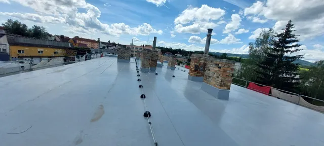 Fóliové souvrství ploché střechy na akci Gen. Fanty v Kaplici (05)