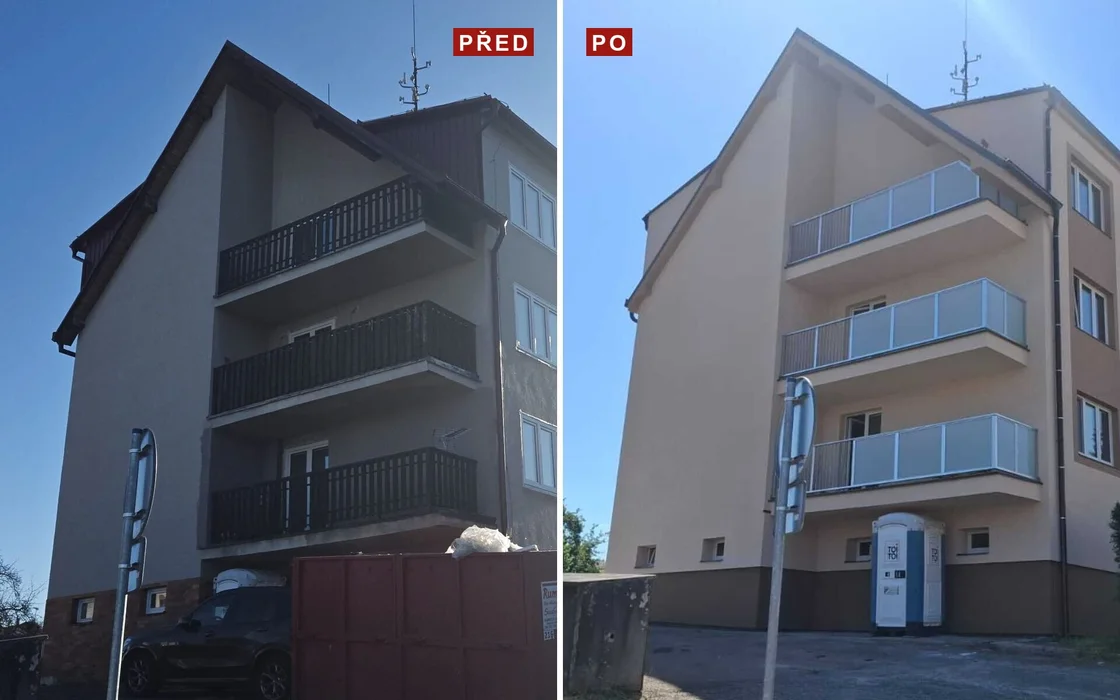 Bytový dům v Kaplici před revitalizací a po ní: nová fasáda a skleněná zábradlí balkonů