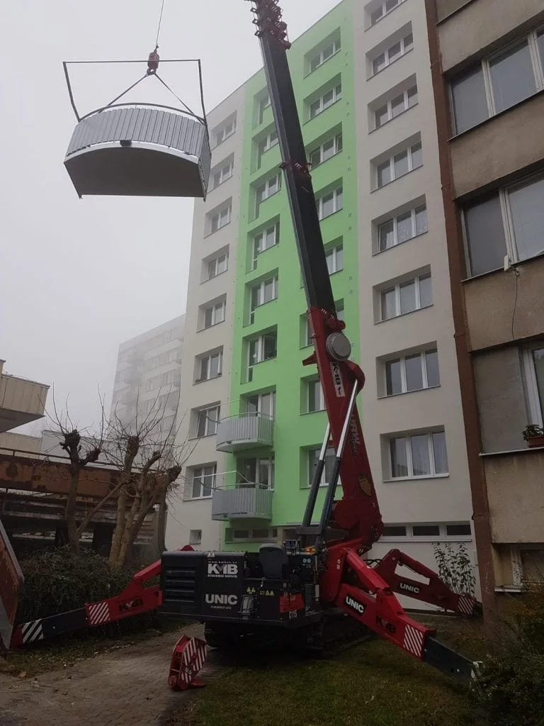Revitalizovaný bytový dům s novou fasádou v jižních Čechách
